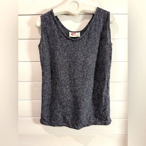 POISSON – Sleeveless textured knit top – Size M